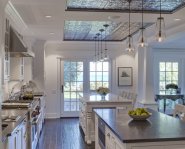 Дизайн потолка на кухне — детальный обзор популярных материалов