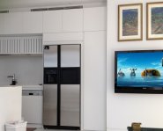 Телевизор на кухне: где разместить и как выбрать
