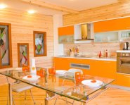 Оранжевая кухня в интерьере: много солнца, тепла и света