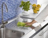 Чем отмыть жир на кухне: простые и доступные средства очистки мебели