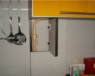 Как спрятать газовую трубу на кухне – решения в примерах